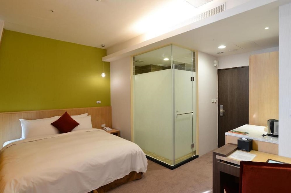 In Young Hotel 12/41