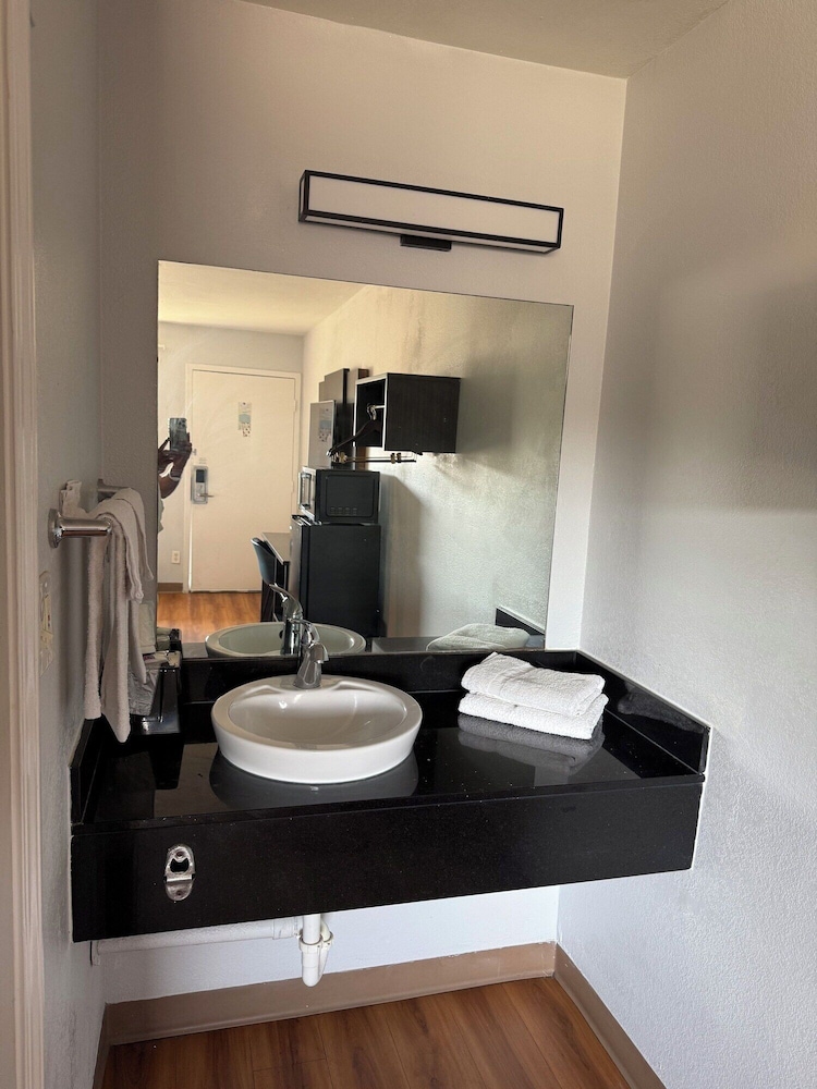 Motel6 Gulfport, MS – Airport 48/48