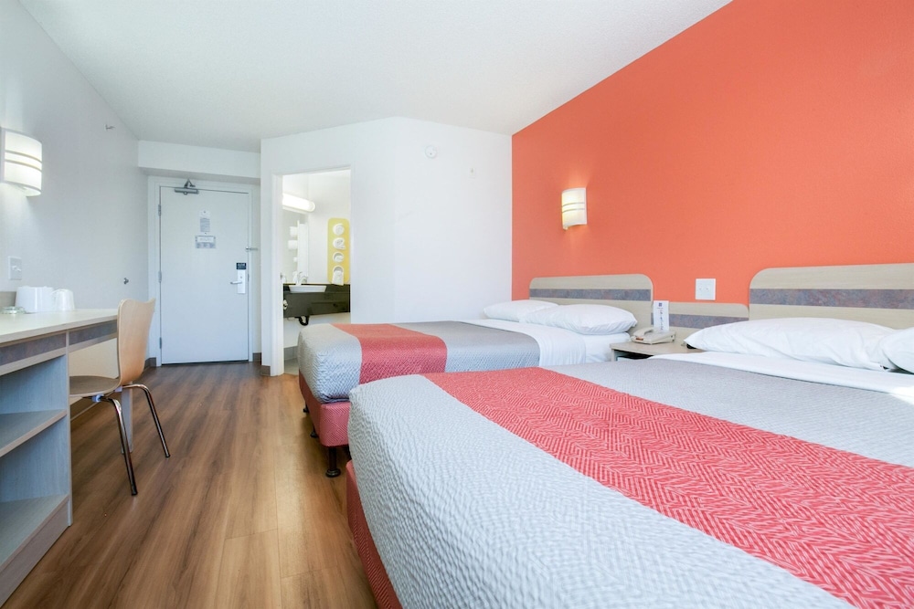 غرفة قياسية بسريرين مزدوجين، Motel6 Brooklyn Center, MN - Minneapolis 3/10