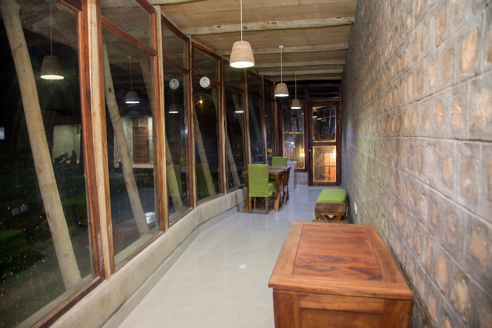 Buvi Lodge 5/50