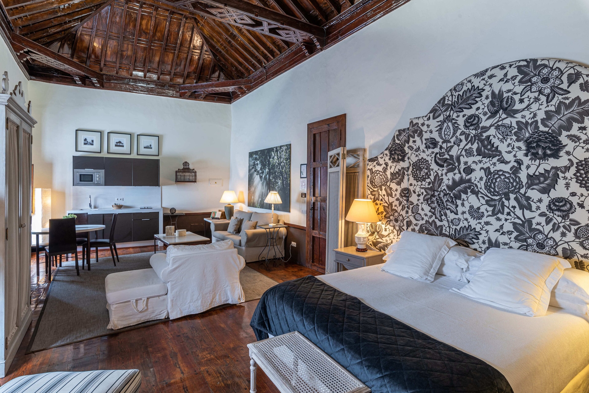 Deluxe, Suite, Twin Beds