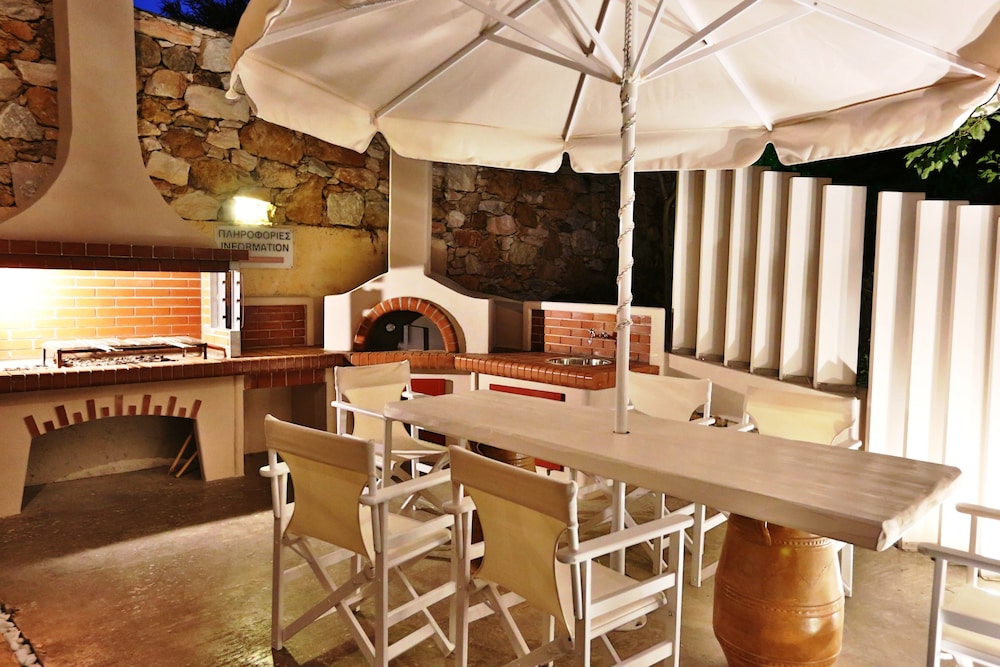 Ventoura Studios & Apartments 33/41
