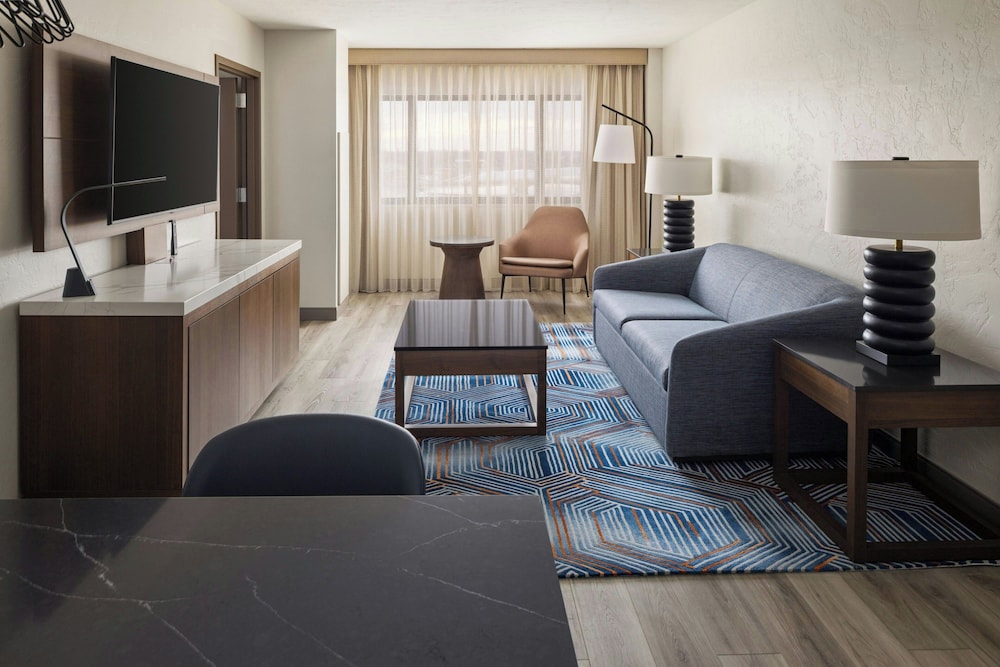 Oshkosh Waterfront Hotel & Conference Center 41/58
