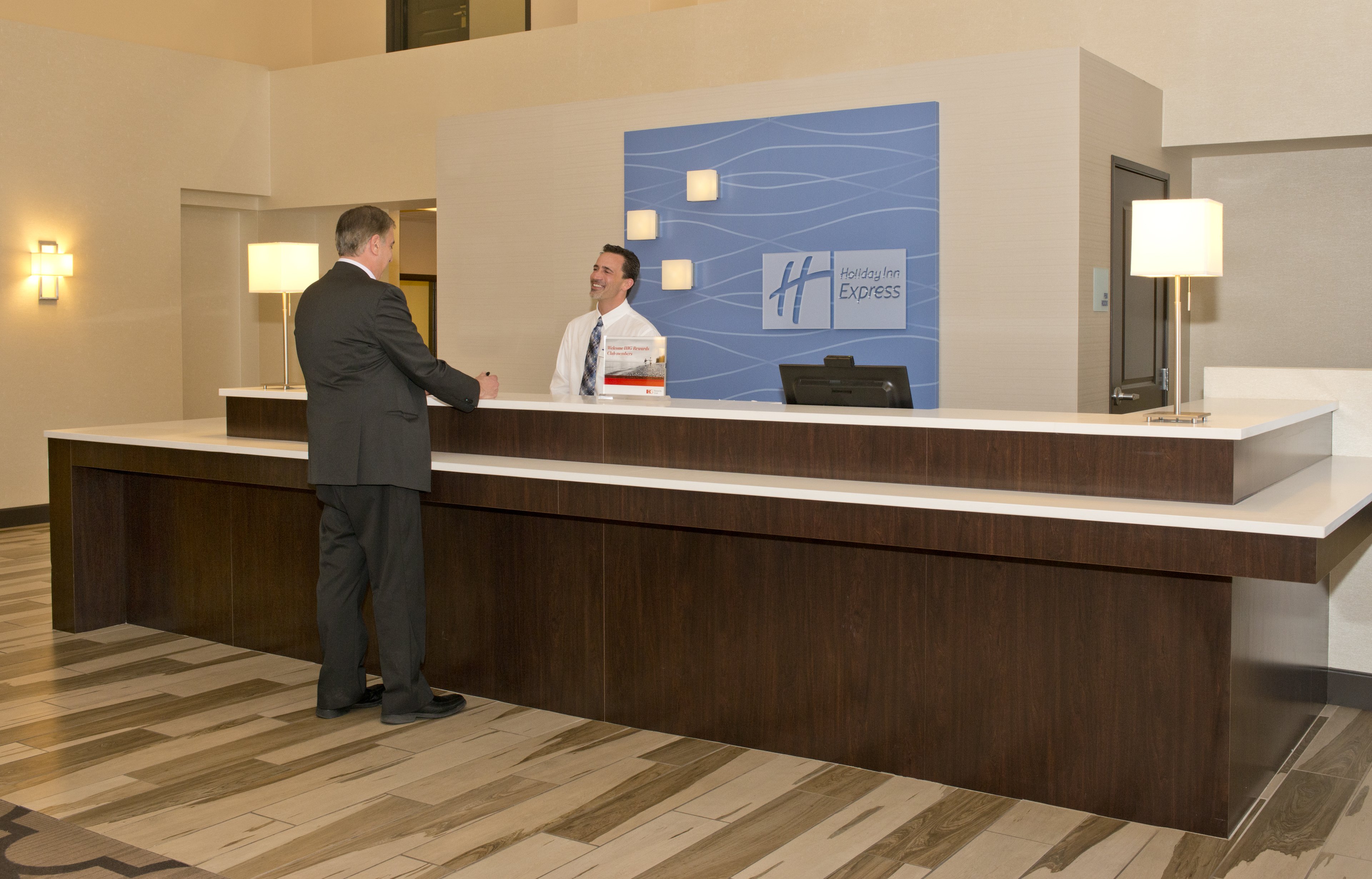 Holiday Inn Express Suites Colorado Springs Central 8/80
