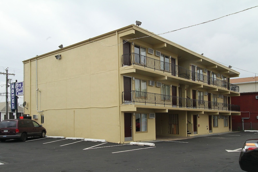 Dry Dock Motel 26/44