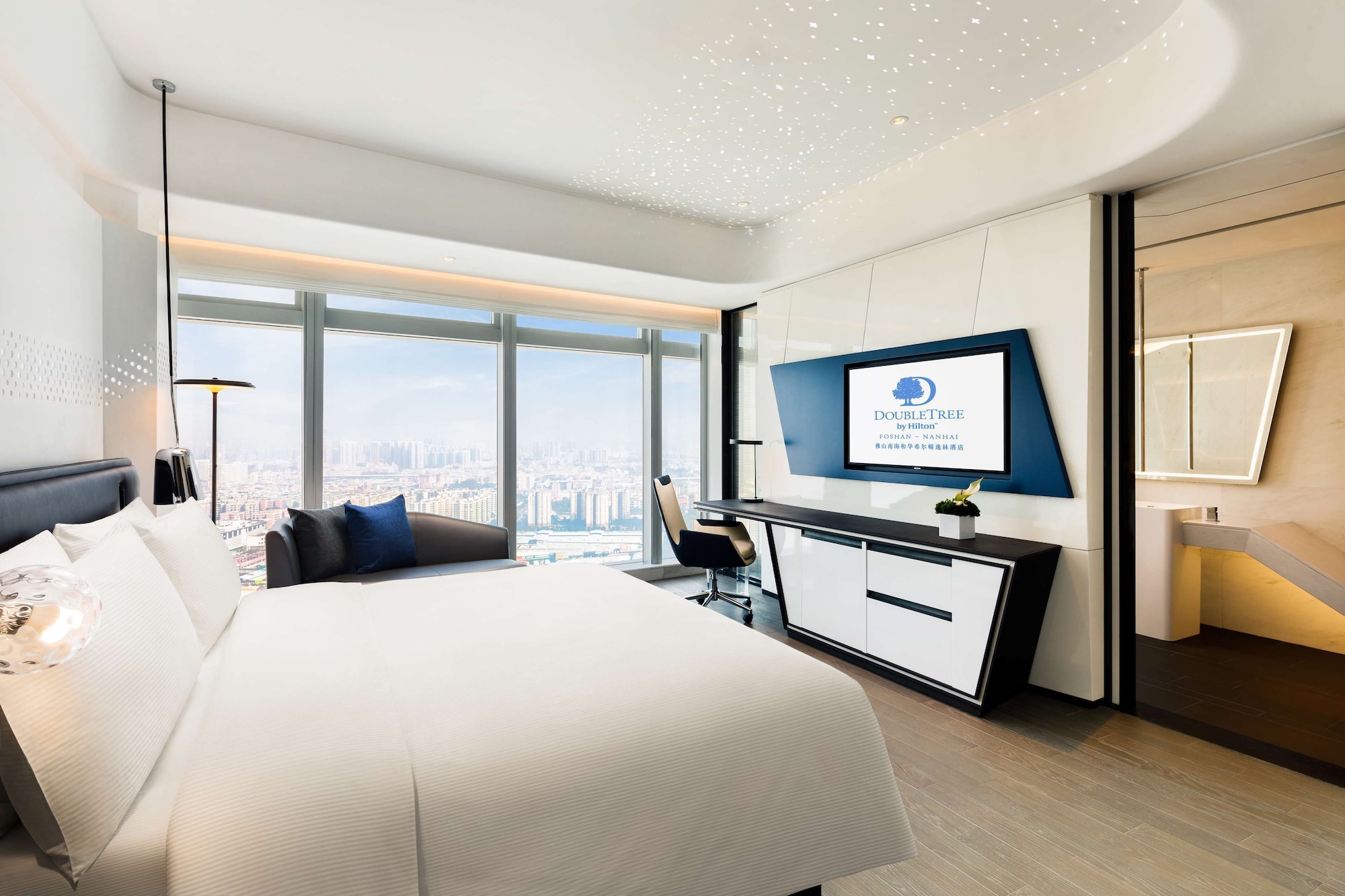 ROOM, KING BED