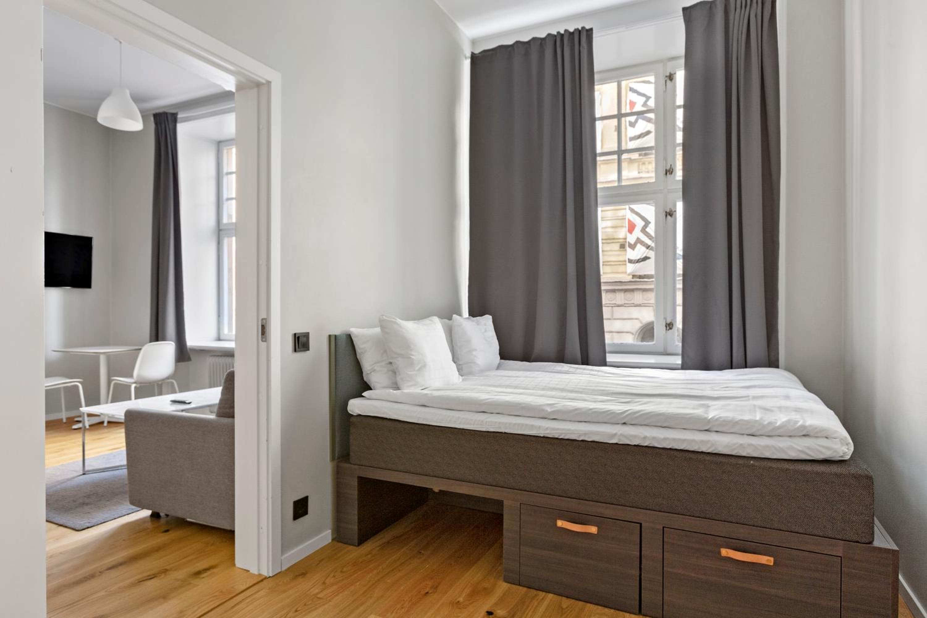 Apartment, Queen Bed, Sofa