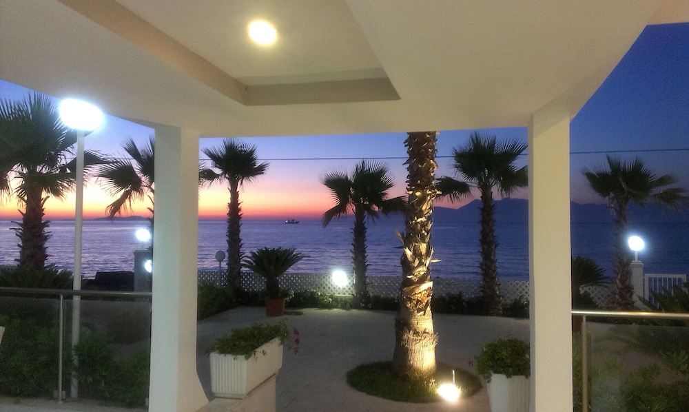 Sidari Beach Hotel 74/81