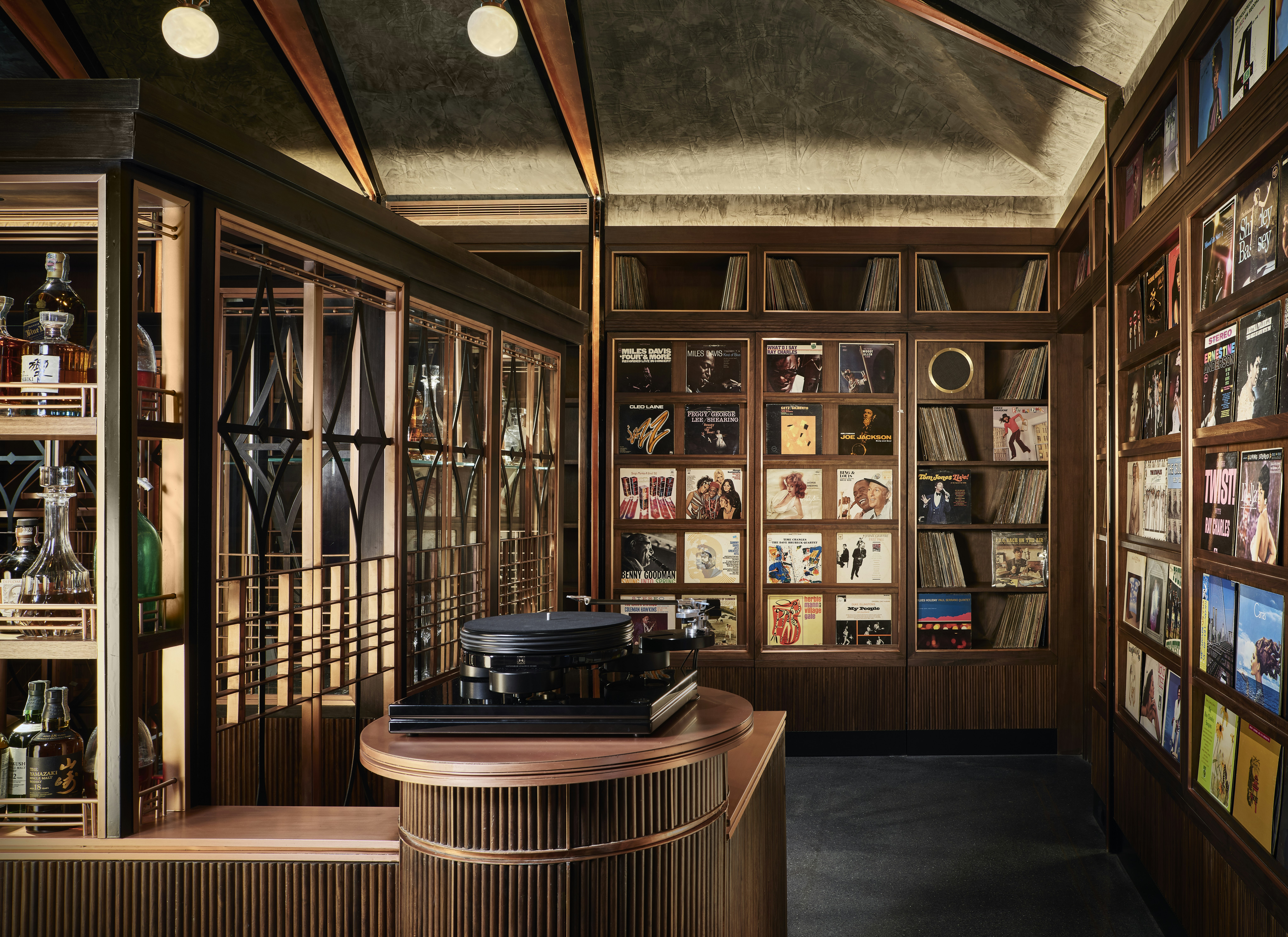 Rosewood Bangkok 8/84