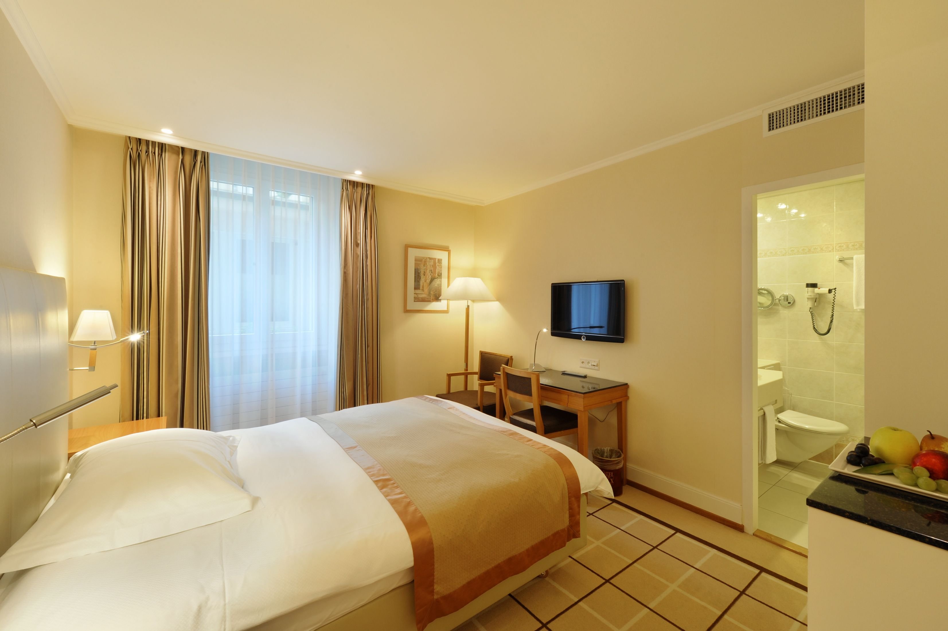 ROOM, SINGLE
