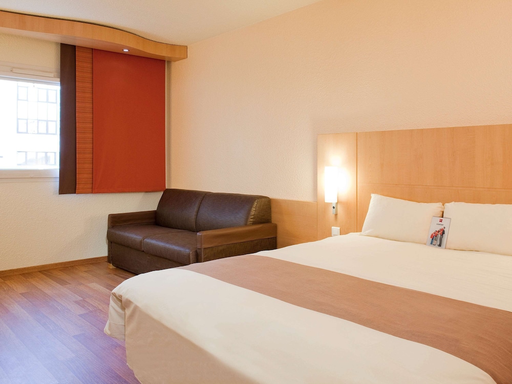 Ibis Paris Pantin Eglise 9/49