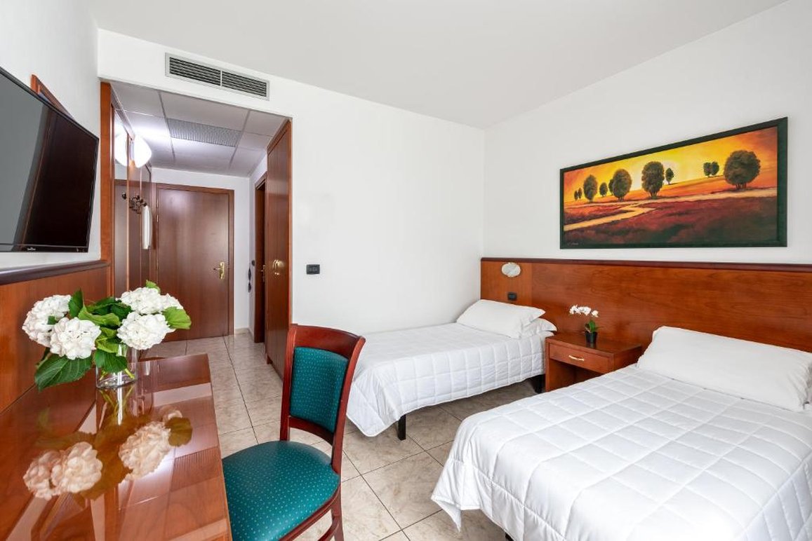 Rivoli Hotel 10/36