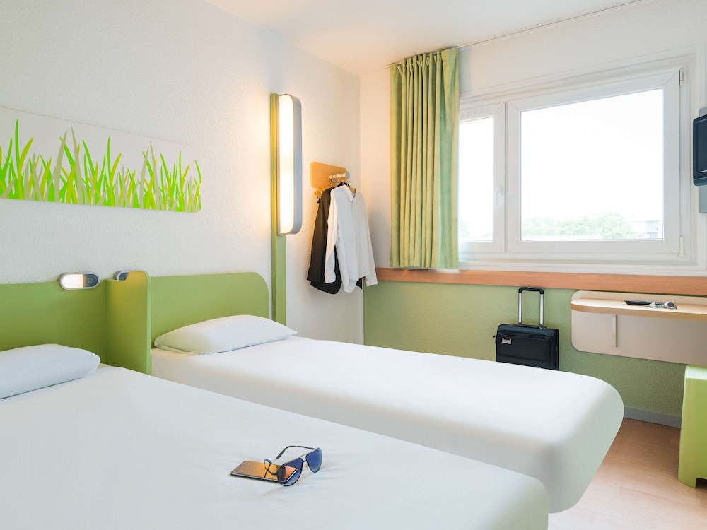Ibis Budget Paris Porte D'aubervilliers 16/69
