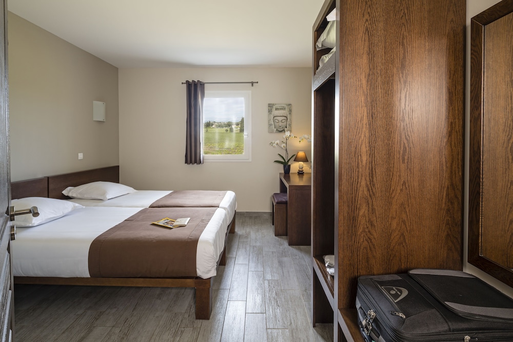 INTER HOTEL LE YA'TIS 13/48