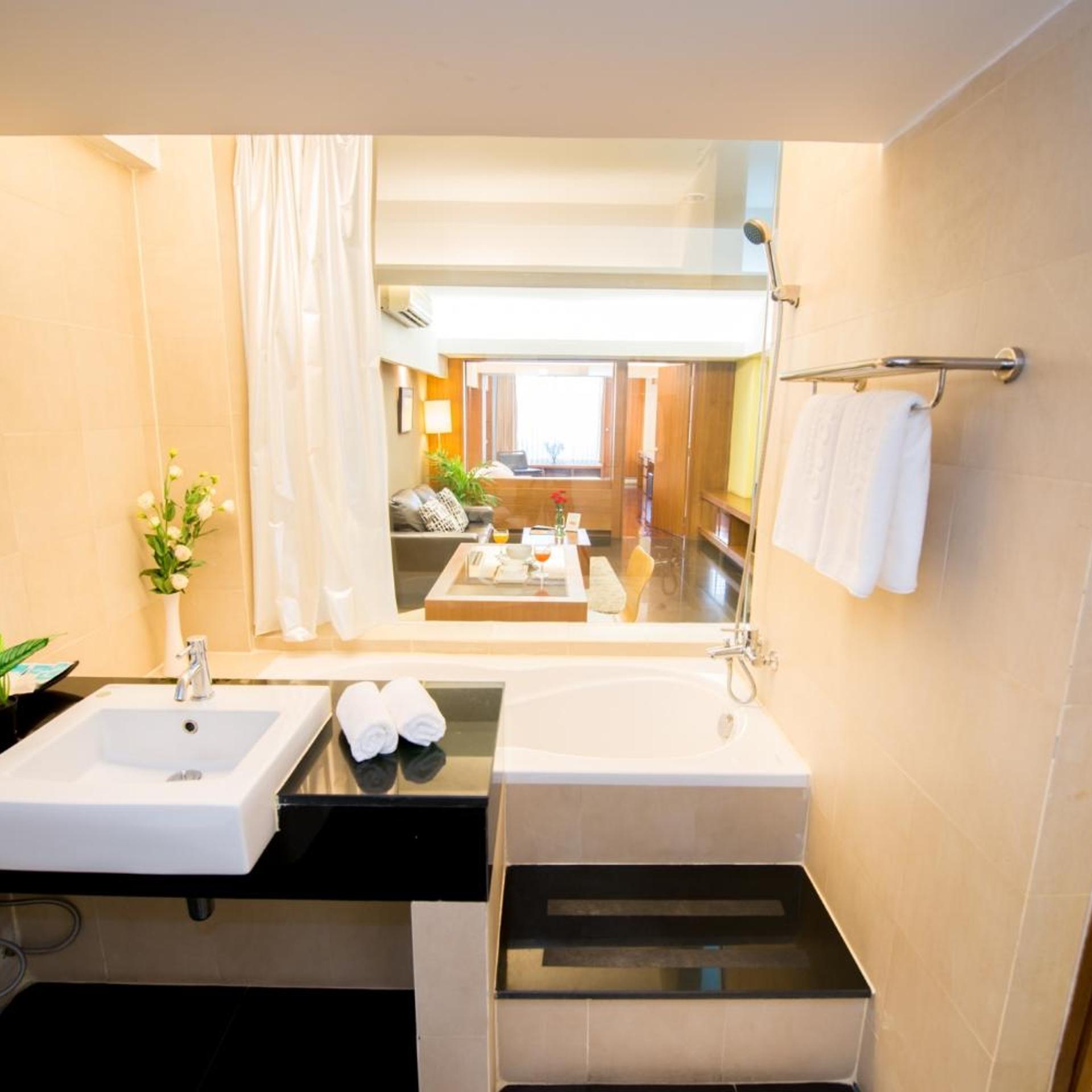 جناح بشرفة بغرفة نوم واحدة، Laemtong Hotel Serviced Apartment 2/3