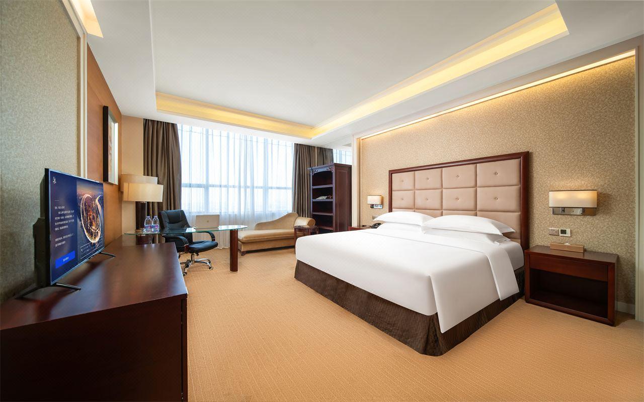 Deluxe, King Bed