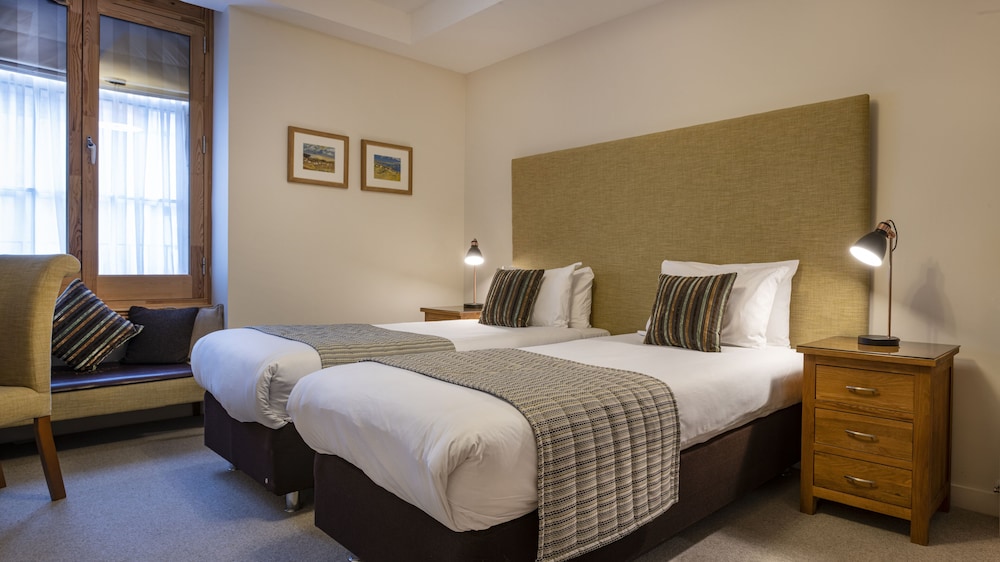 Inverness City Suites 17/50