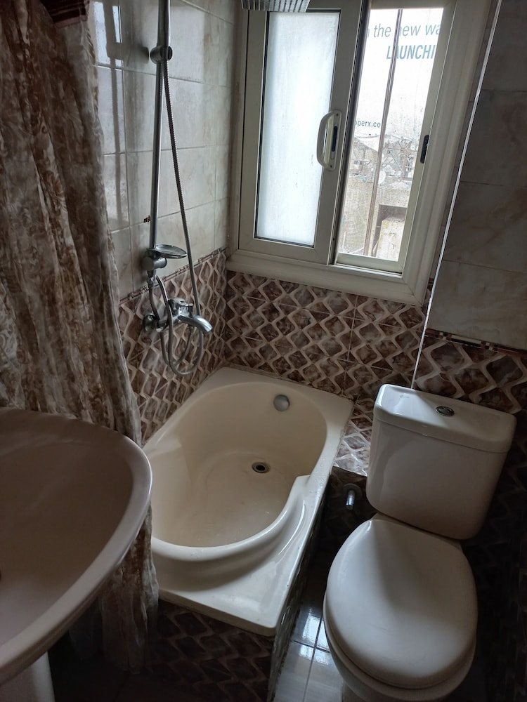 Isis Hotel 2 - Hostel 50/50