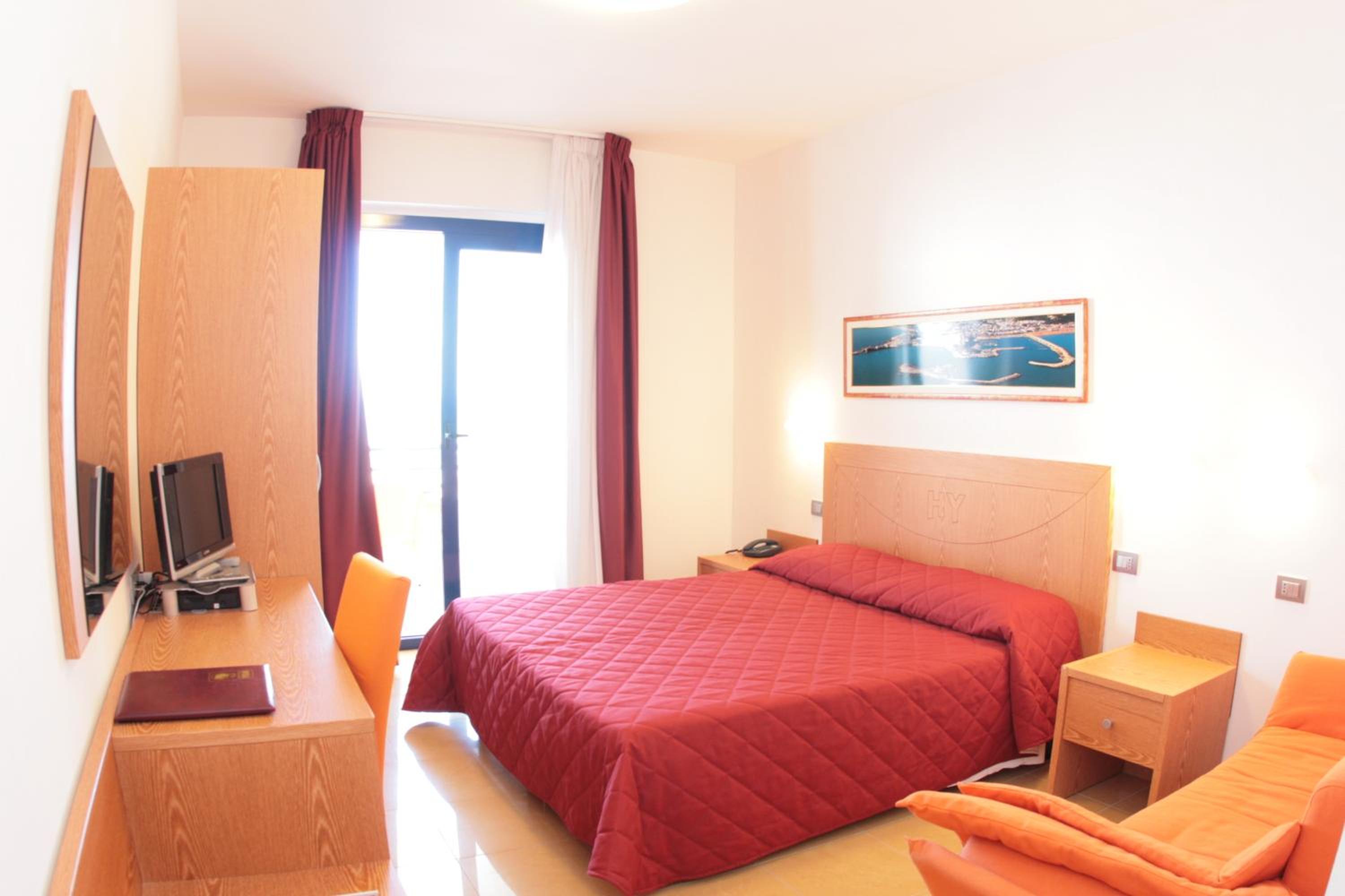 Hotel Yria 3/24