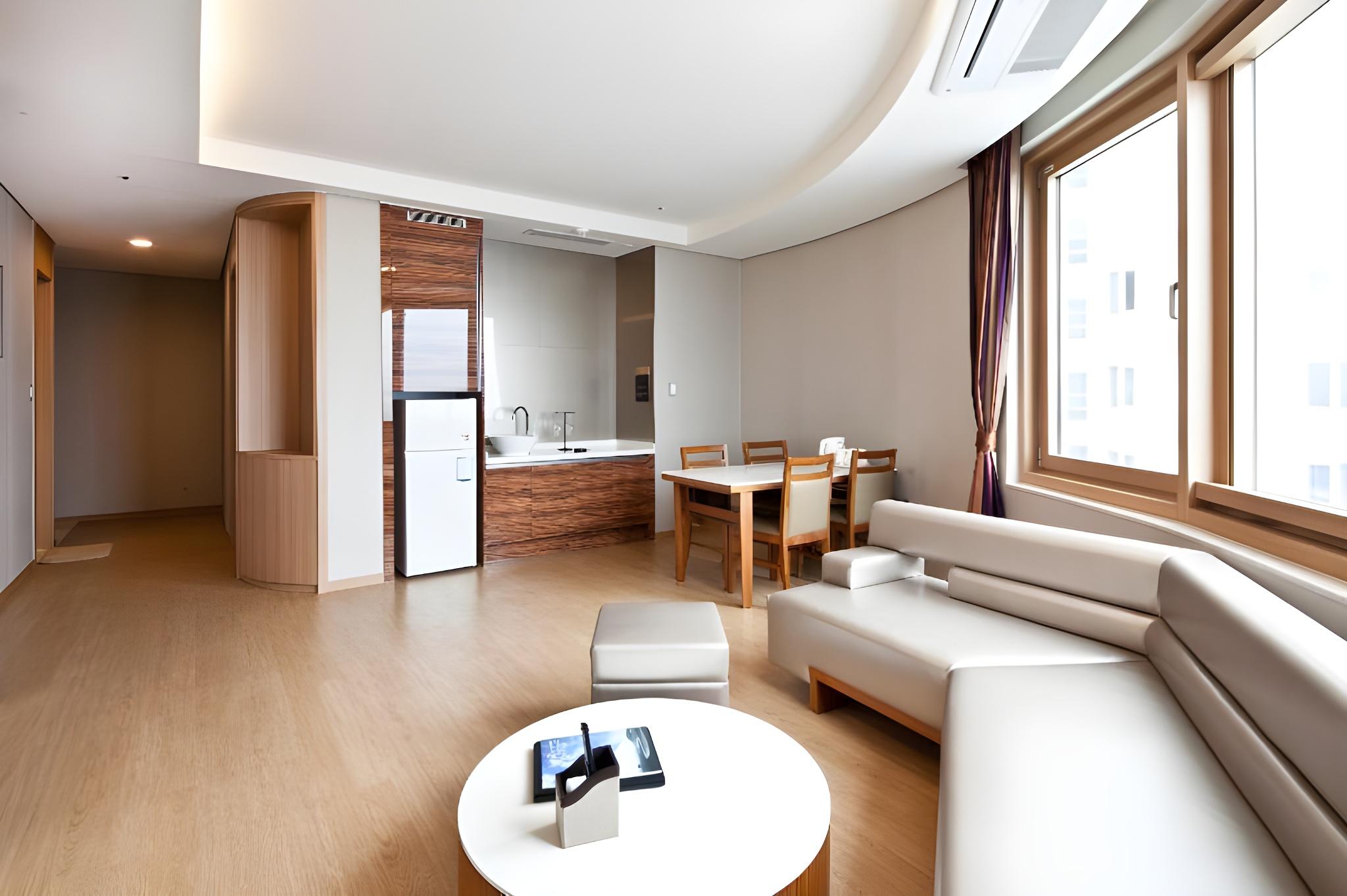 Suite, King Bed