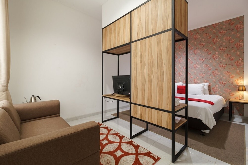 RedDoorz Plus near Exit Toll Puncak 2 21/21