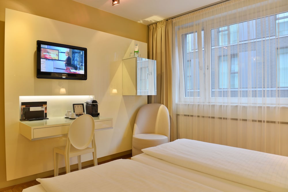 Hotel Santo 23/48