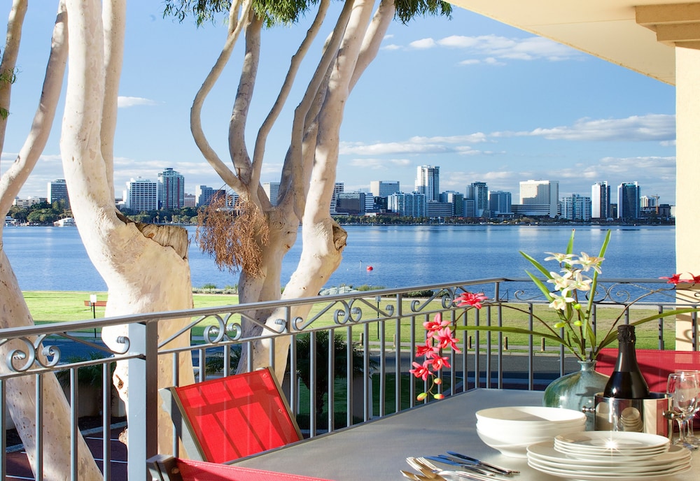 The Peninsula Riverside Serviced Apartments 55/73