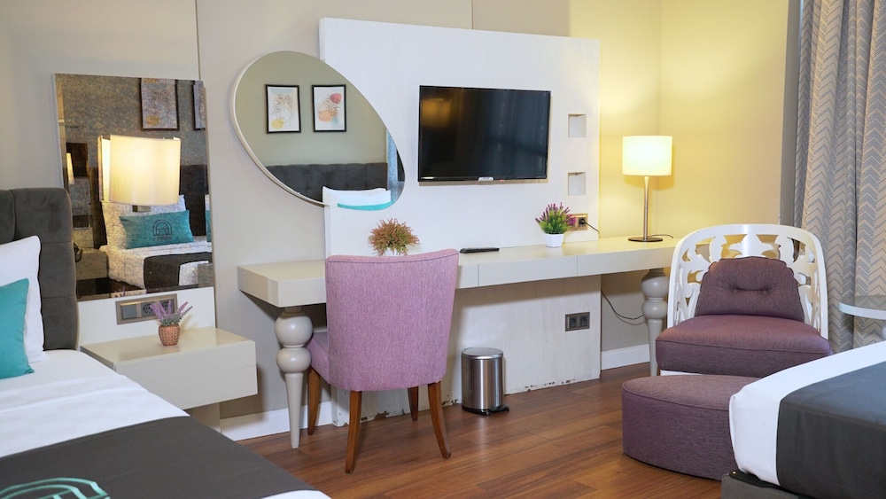 Homey Airport Hotel 33/50