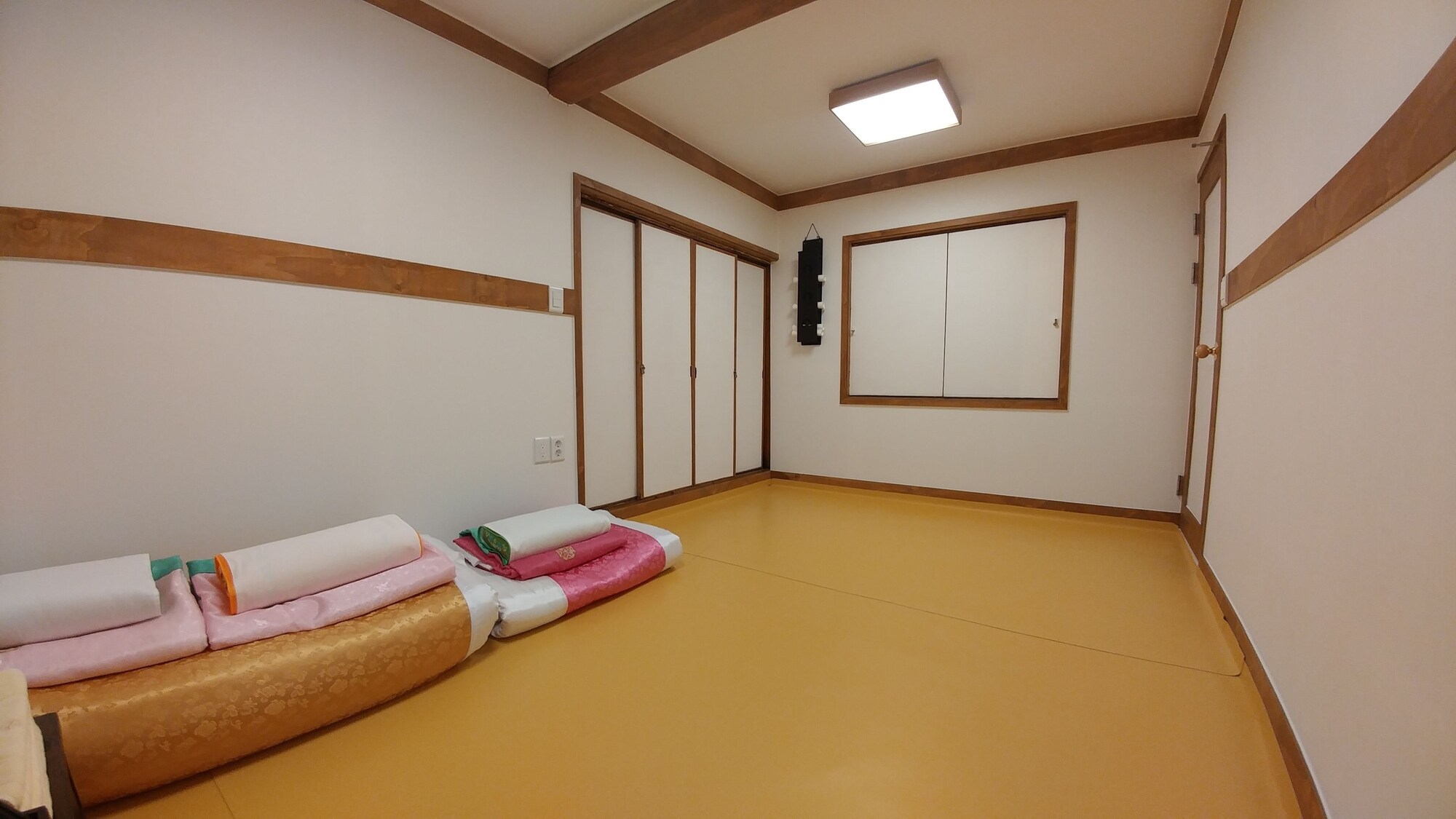 DELUXE, PRIVATE BATHROOM