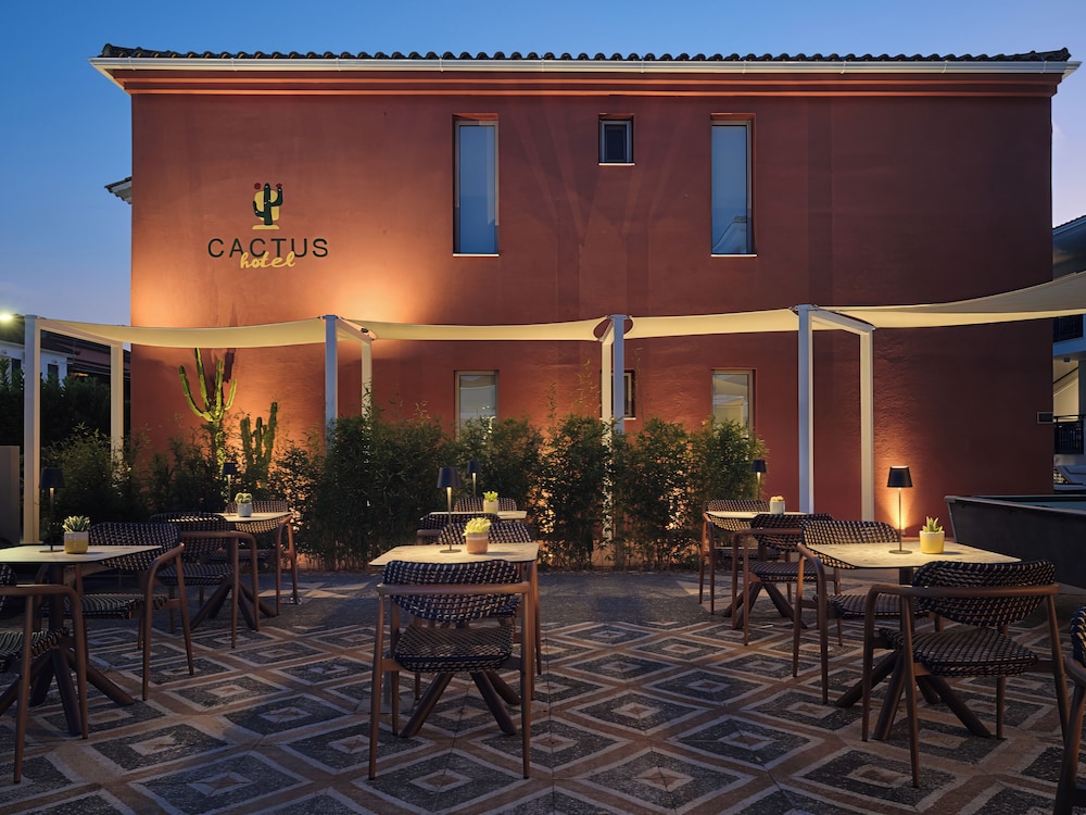 Cactus Hotel 72/76