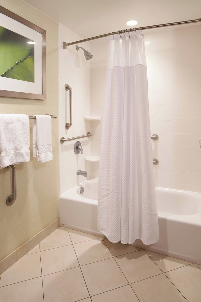 Courtyard by Marriott Evansville East 55/57