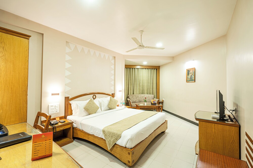 Hotel Mayura 12/50