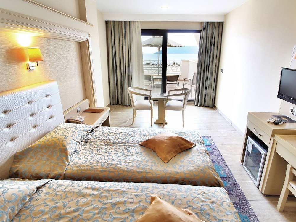 Azka Hotel 50/78