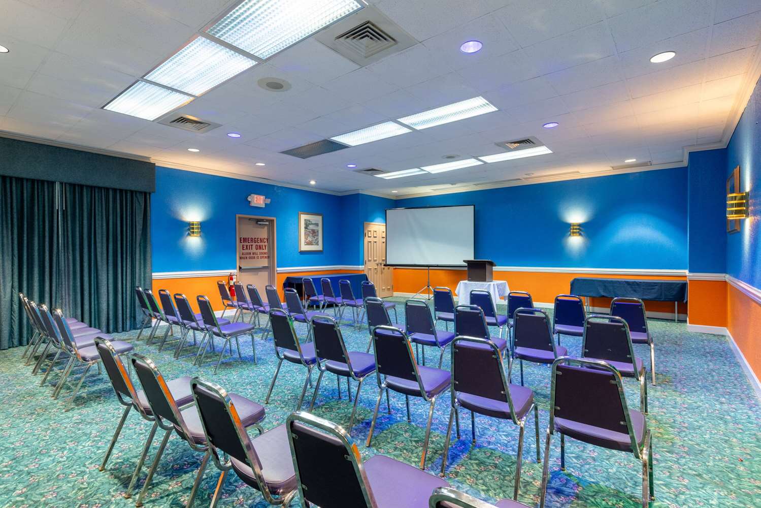 Howard Johnson by Wyndham Salem Hotel & Conference Center 23/30