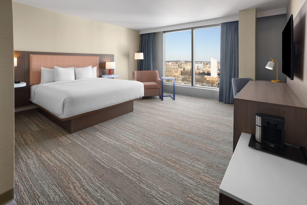 La Quinta Inn & Suites by Wyndham Jamaica NYC/JFK AirTrain 15/41