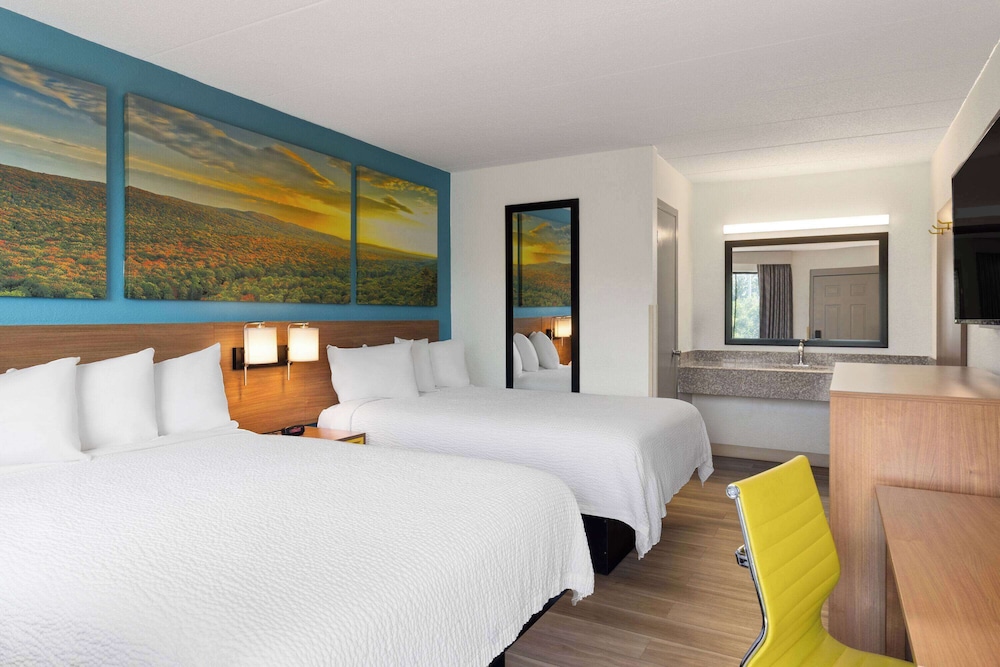 EFFICIENCY, 2 DOUBLE BEDS