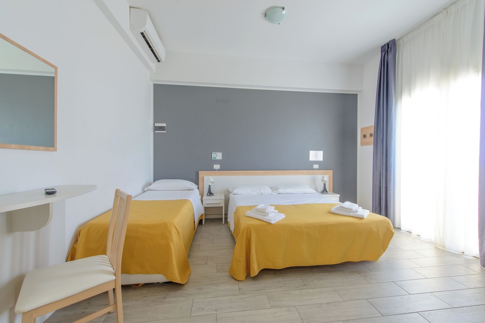 Hotel Nautic 2/19