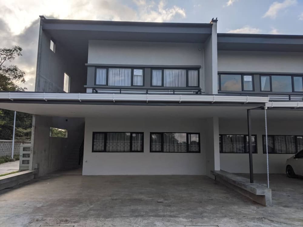 Roxy Sematan Villa And Townhouse 4/60