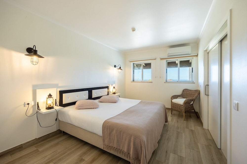 1 BEDROOM, APARTMENT, ISLAND VIEW, BALCONY