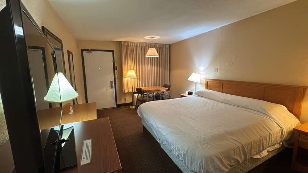 Sundowner Inn Forsyth I 94 28/62