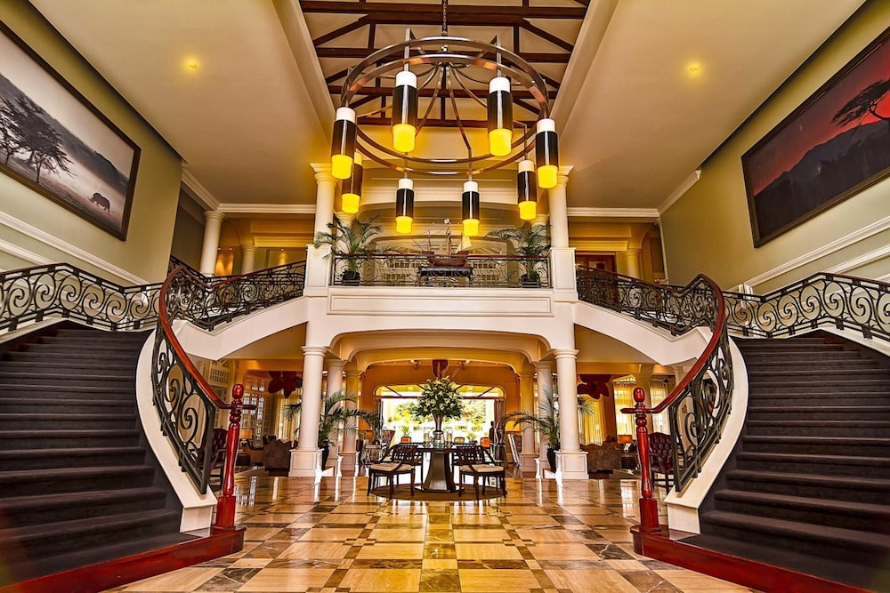 Hemingways Nairobi 33/54