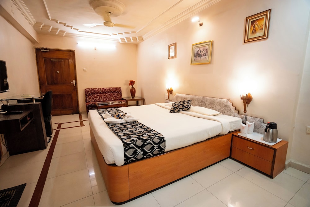 HOTEL GRAND ARJUN 7/50