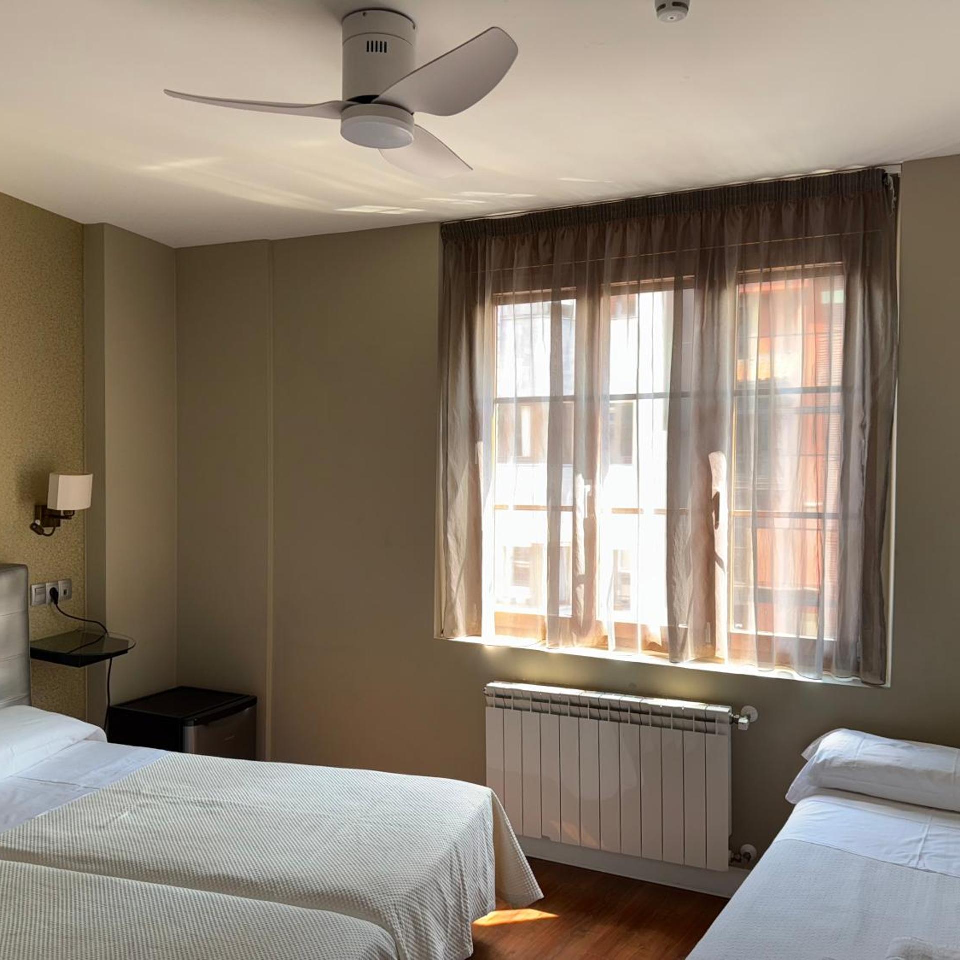 Room, Triple