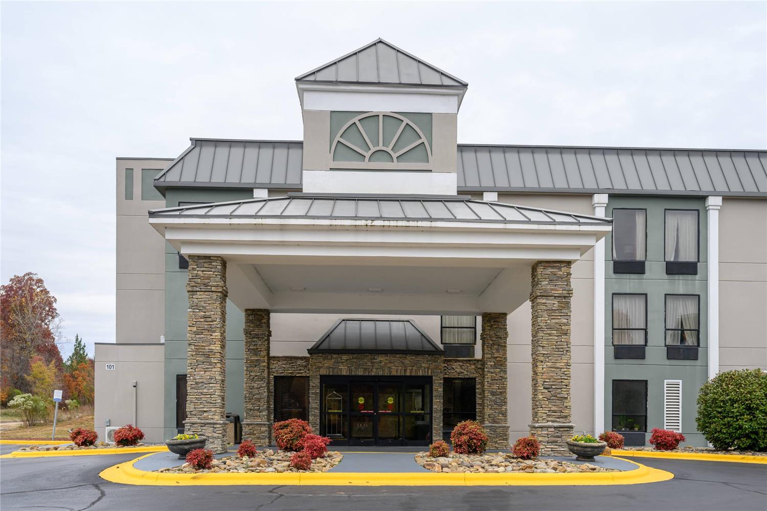 Quality Inn & Suites Lexington South 3/36