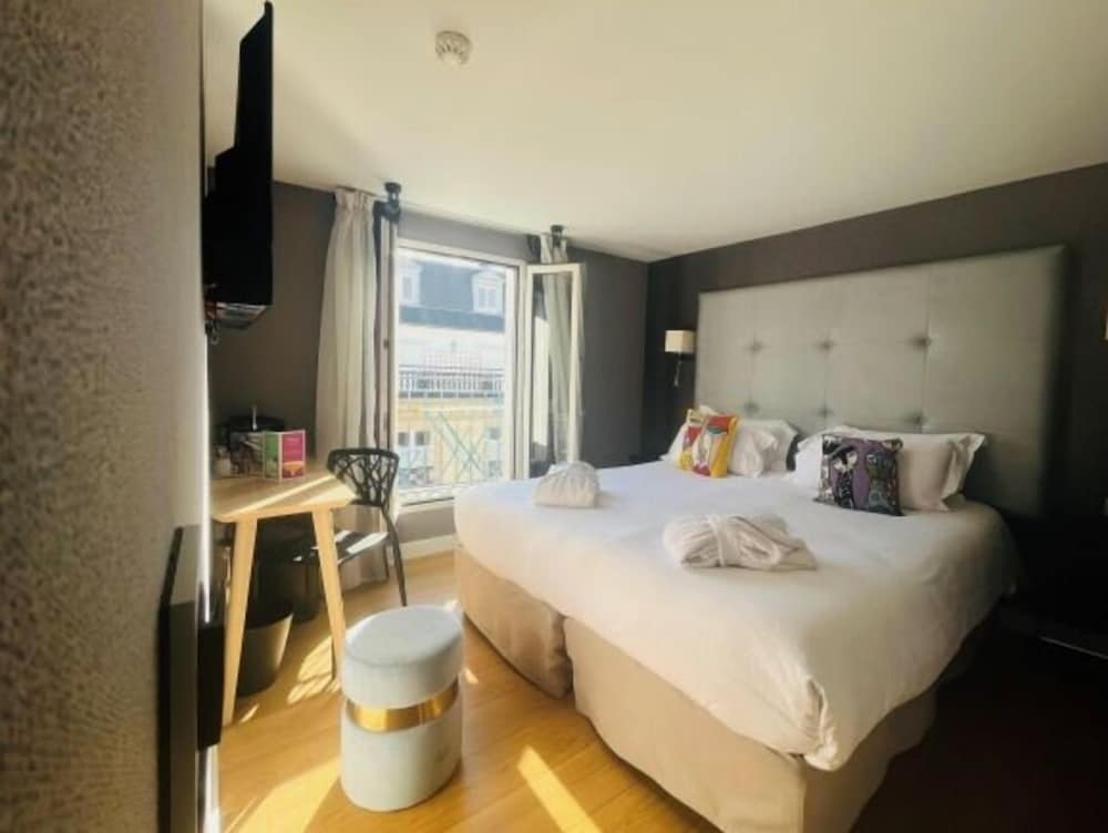 Deluxe, Balcony