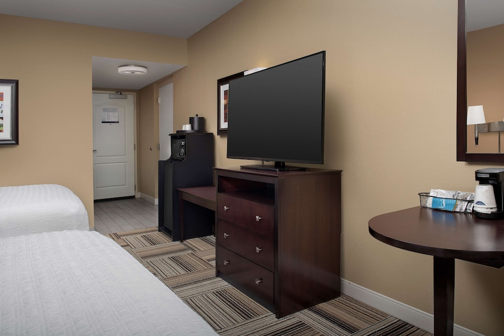 Hampton Inn Knoxville East 26/55