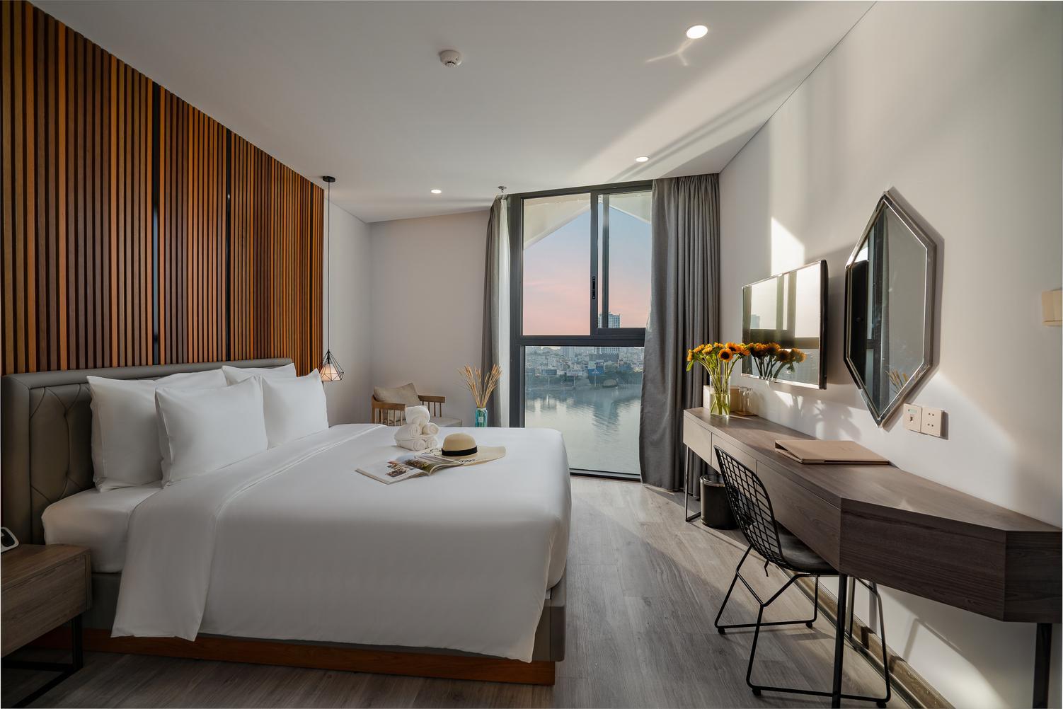 2 Bedrooms, Apartment, King and Twin Beds, River View