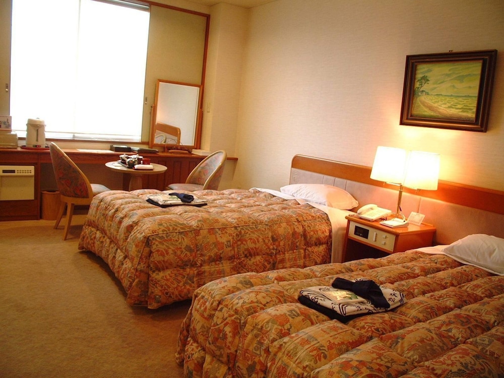 Hana, Twin Beds