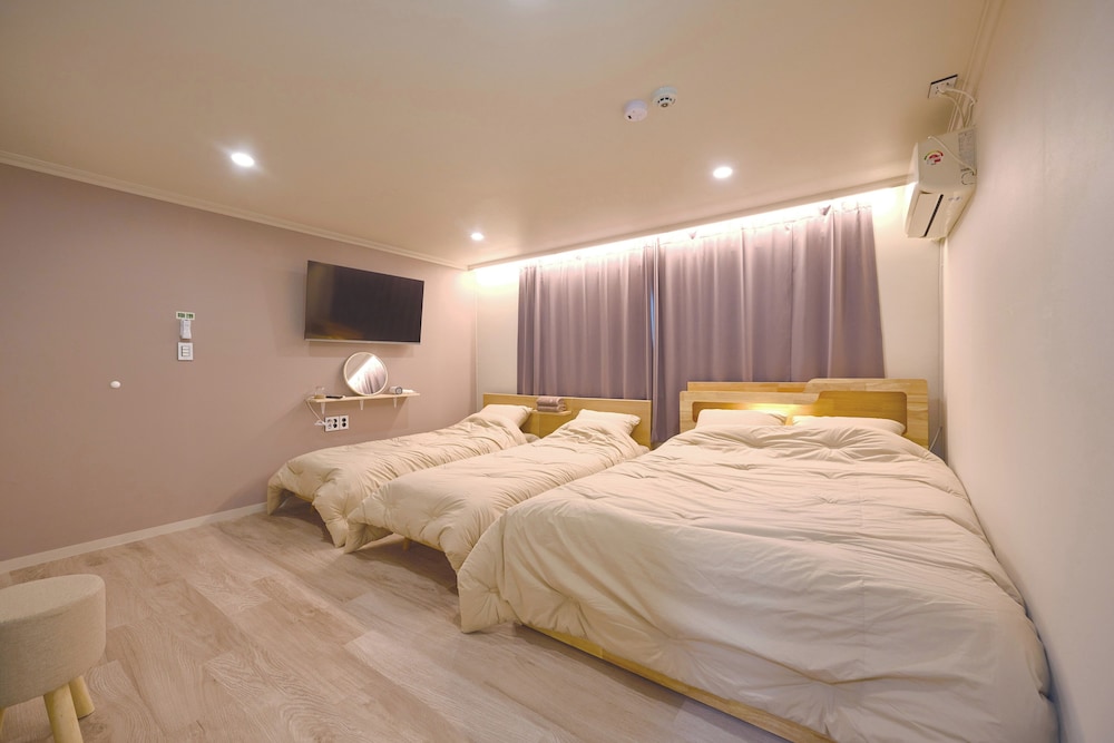 88 Hostel 12/49
