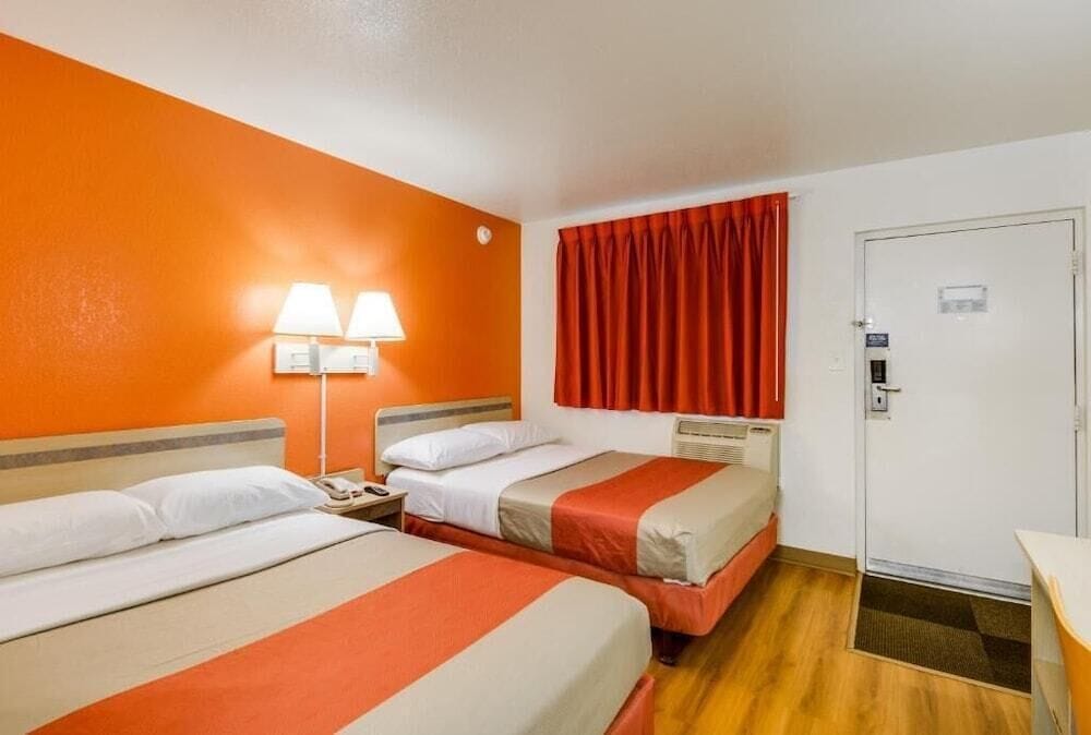 2 Full Beds - Premium, Micfridge